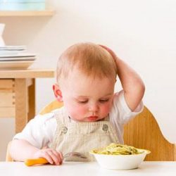 Sai lầm thường gặp của các bà mẹ khi trẻ biếng ăn